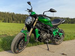 Moto benelli 752S verte