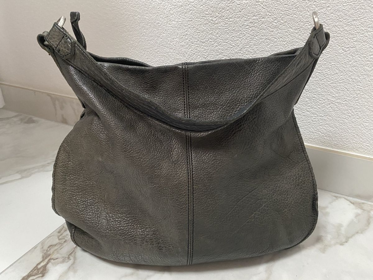Liebeskind Taschen für Damen: Graue Ledertasche von Liebeskind – Gebraucht aus Estavayer-le-Lac von Mimmy02 2