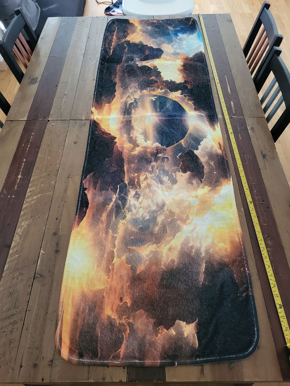 Tappeti: Long tapis éclipse solaire feu 50x150 cm – Usato da Ursy venduto da Tchoupitchou