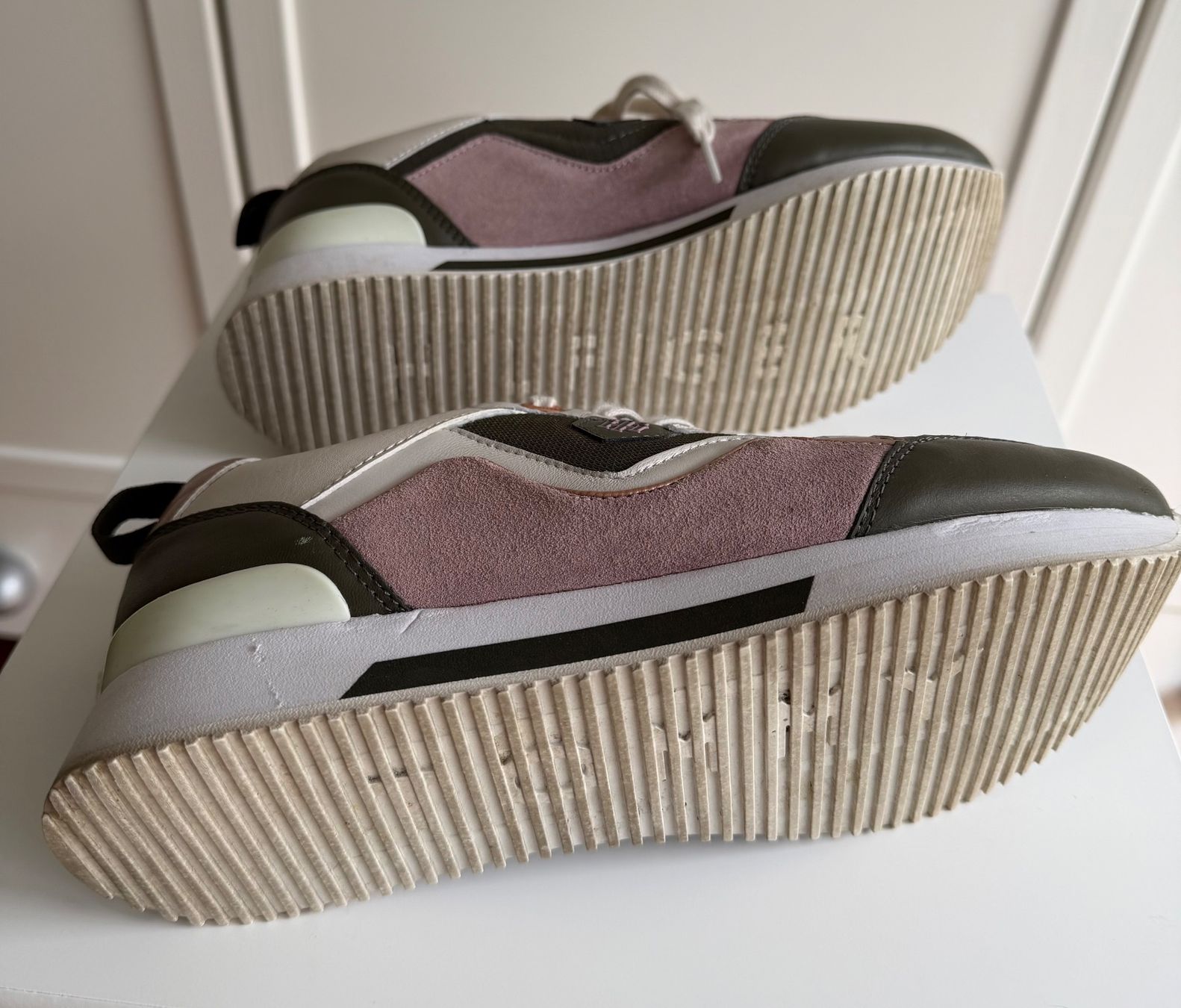 Tommy Hilfiger Scarpe da donna: Tommy Hilfiger Sneakers – Usato da Oberwil-Lieli venduto da Borz2 4