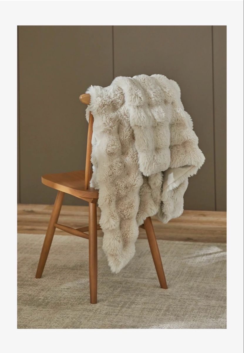 Coperte: FRYE Luxe Faux Fur Throw – Usato da Zürich venduto da pal_gqw9 1