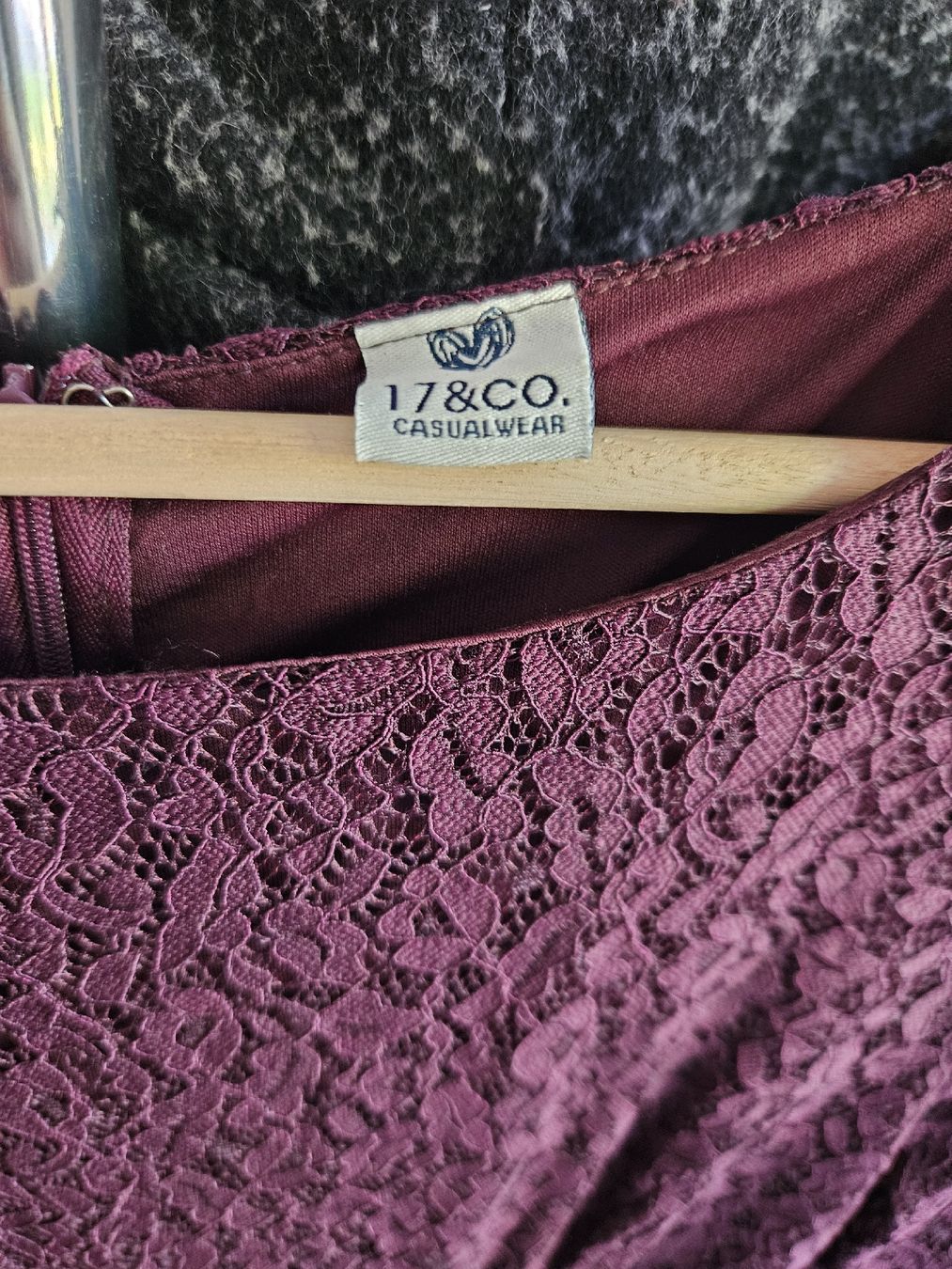 Vestiti: Bordeaux-farbiges Spitzenkleid, Grösse L – Nuovo (secondo la descrizione) da Rotkreuz venduto da Bibi2405 1