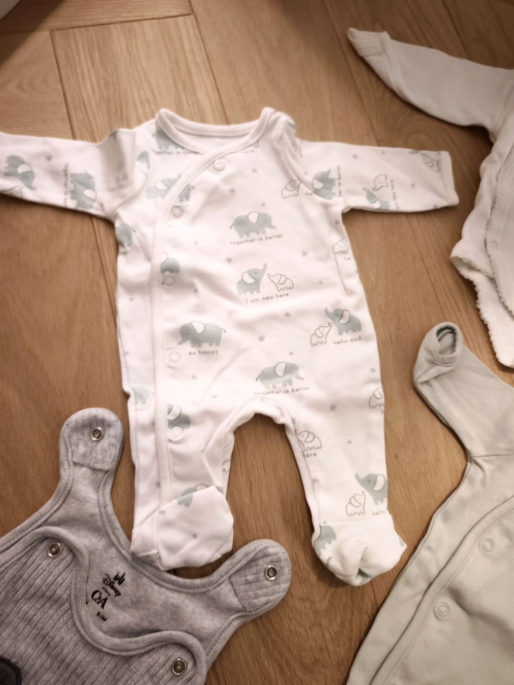 Lotti & Set di vestiti: Kleider Set Baby - 0-1 Monat  – Usato da Oberrieden venduto da Beti85 3