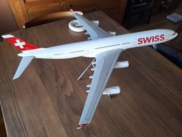 modèle réduit avion Swiss A340 bon état voir photos
