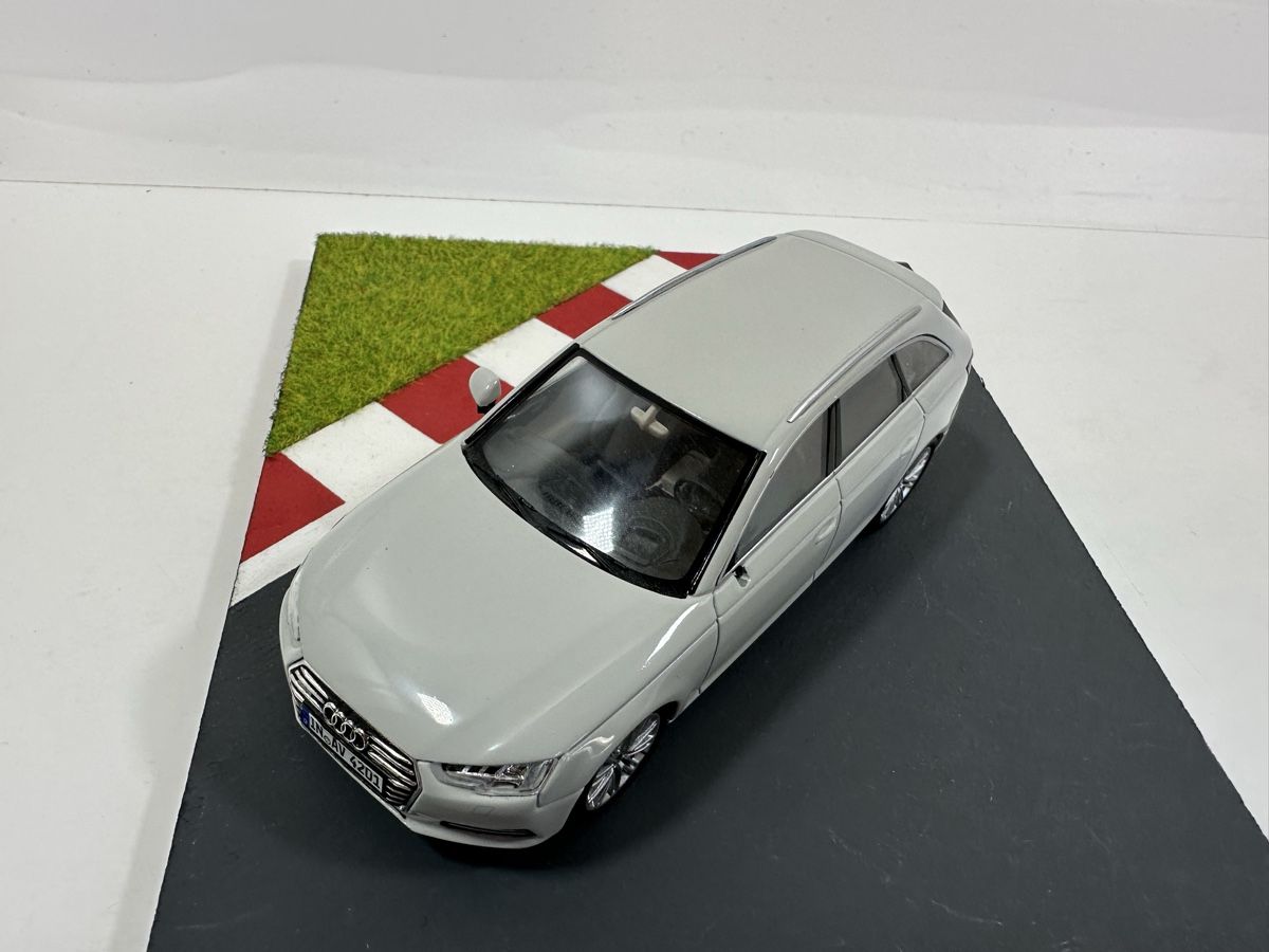 Spark Modellautos: Audi A4 Avant 1:43, SPARK – Gebraucht aus Zofingen von rf9_x2xt 9