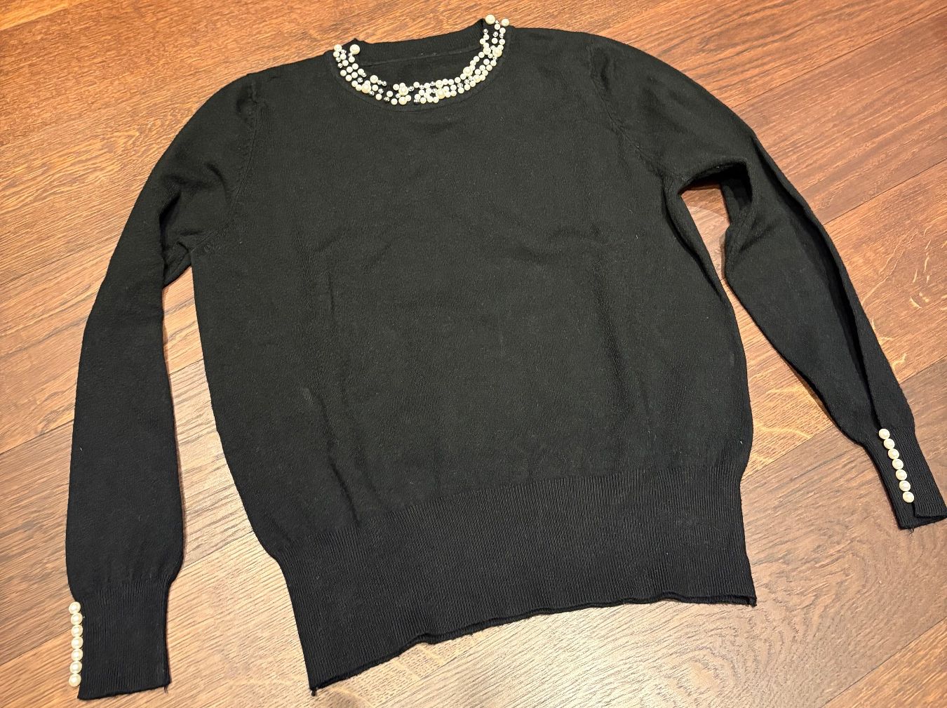 Maglioni & Felpe: NEU Schwarzer Strickpullover mit Perlen – Nuovo (secondo la descrizione) da Wilen b. Wollerau venduto da Posmind