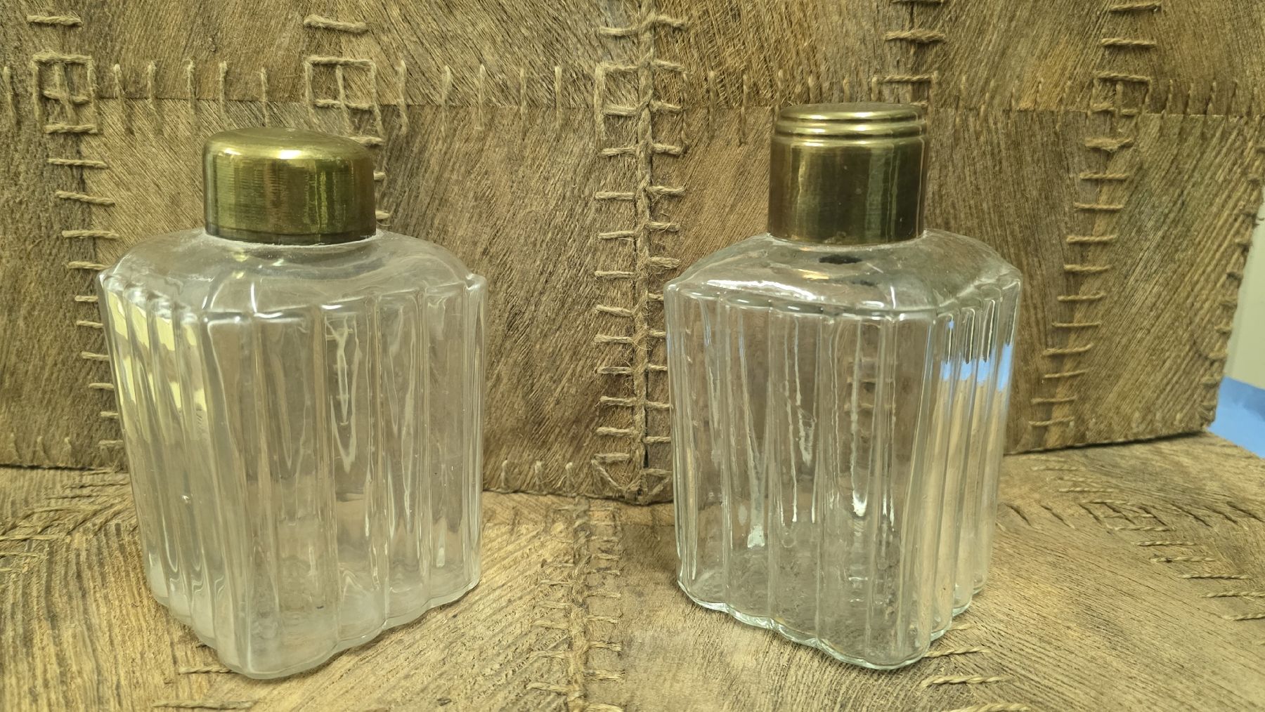 Bicchieri: 2 alte Tee-Glas Gefässe mit Messingverschluss – Nuovo (secondo la descrizione) da Binningen venduto da Hofka64