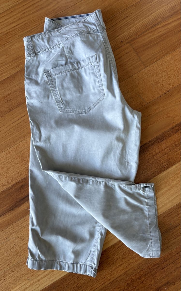 Tom Tailor Pantaloni: Tom Tailor grau Capri kurze Hose M 38 – Usato da Rheinfelden venduto da nad_6hrl 1