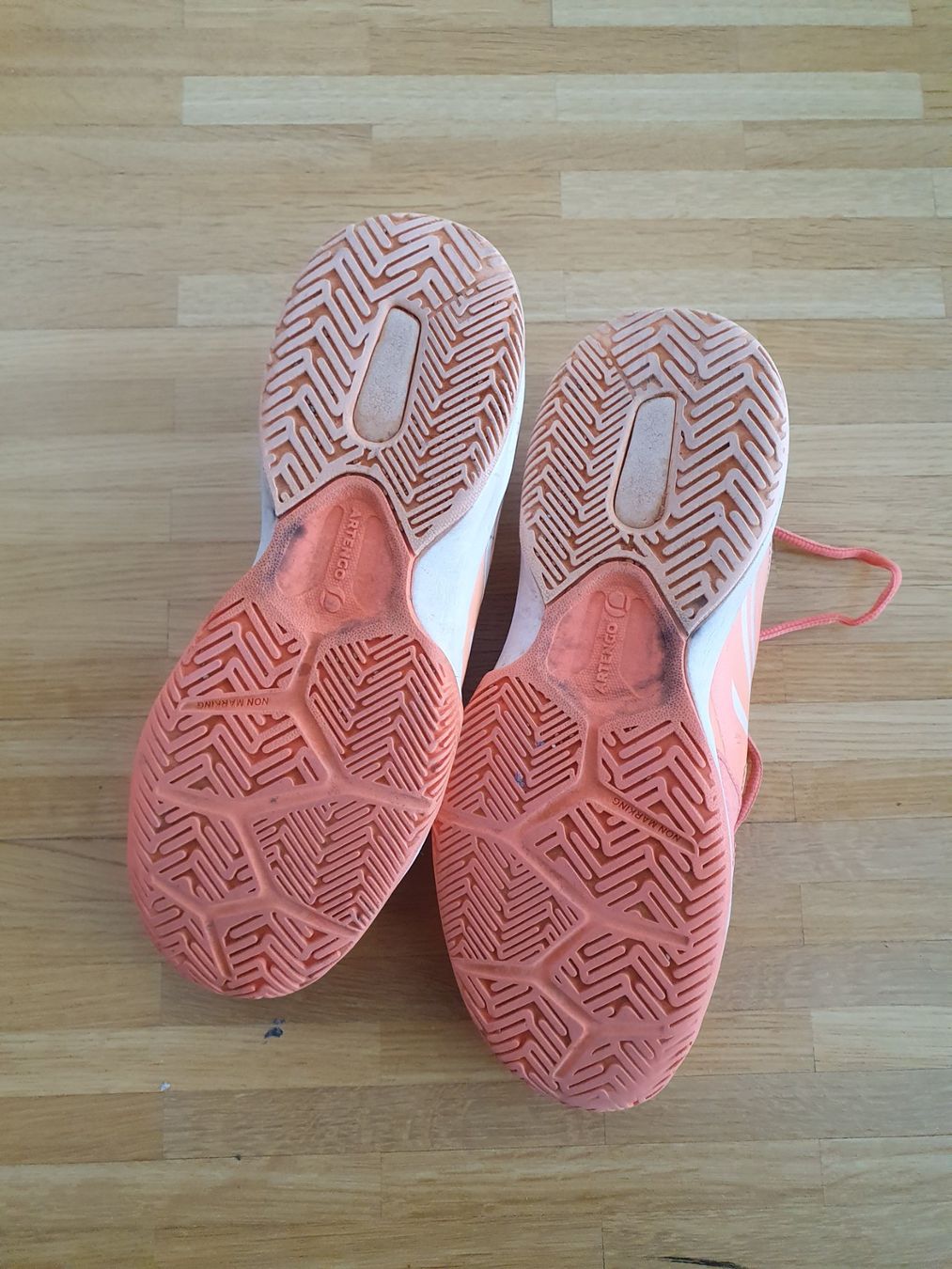 Scarpe per ragazze: Tennisschuhe Artengo, Grösse 37 – Usato da Wettingen venduto da Lenny15 2