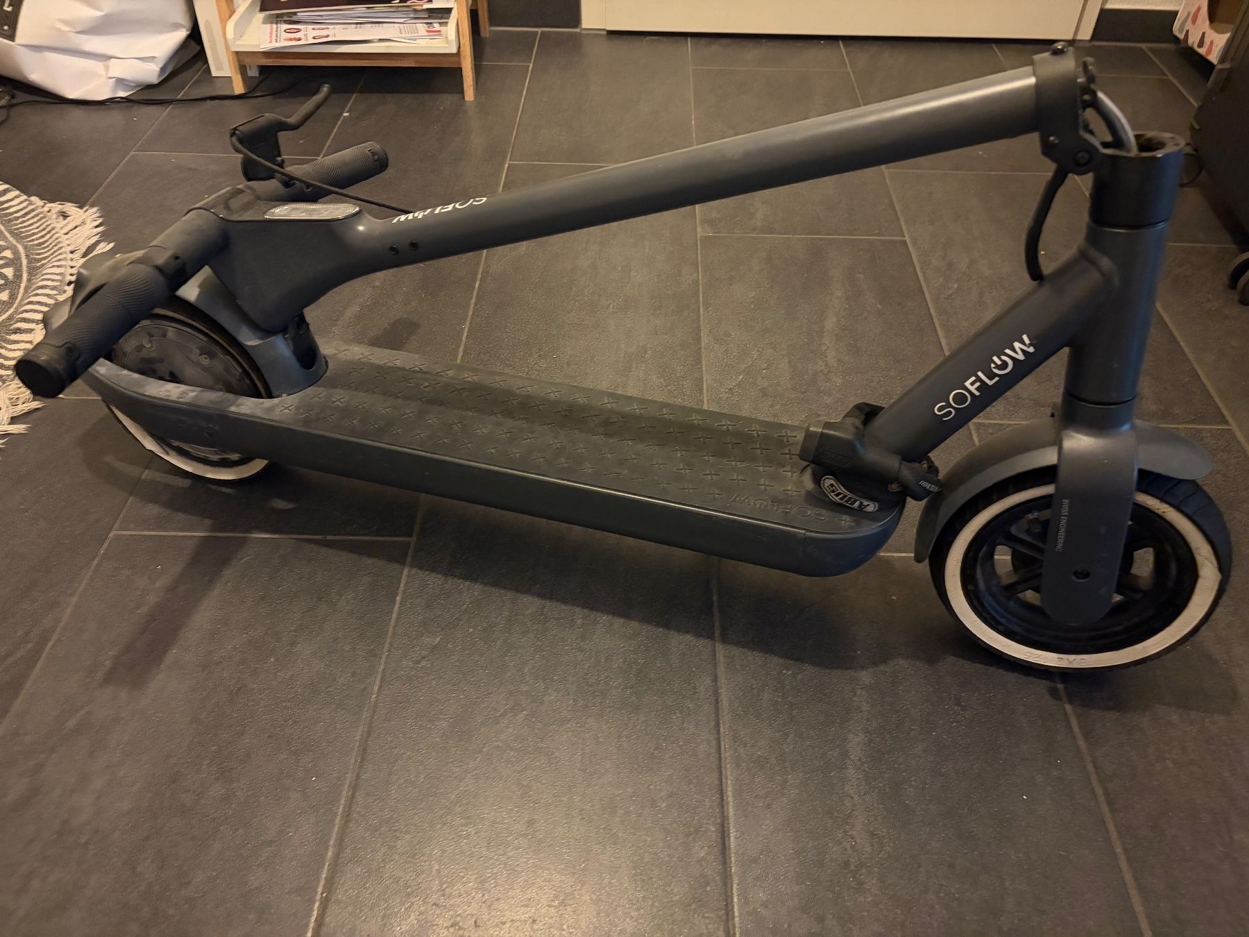 Scooters: SoFlow SO ONE+ E-Scooter ab 1 Fr! – Gebraucht aus Biel/Bienne von Noire 1