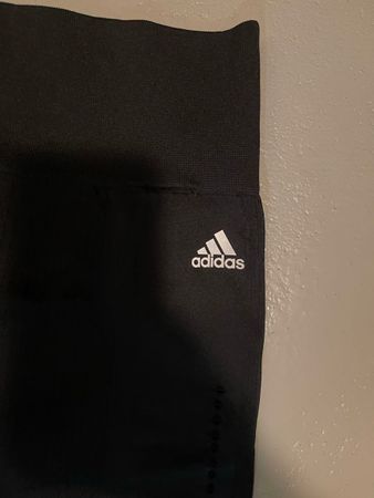 Schwarze Adidas Leggings, Grösse L, Sportlich & Bequem!