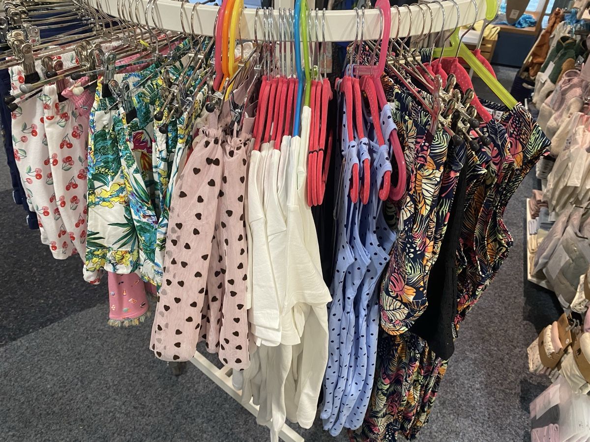 Kleiderpakete: Restposten Kinderbekleidung + Schuhe – Neu (gemäss Beschreibung) aus Engi von Kliberlis12