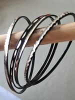4 Armbänder aus Aluminium, handverziert 7 cm breit L-XL