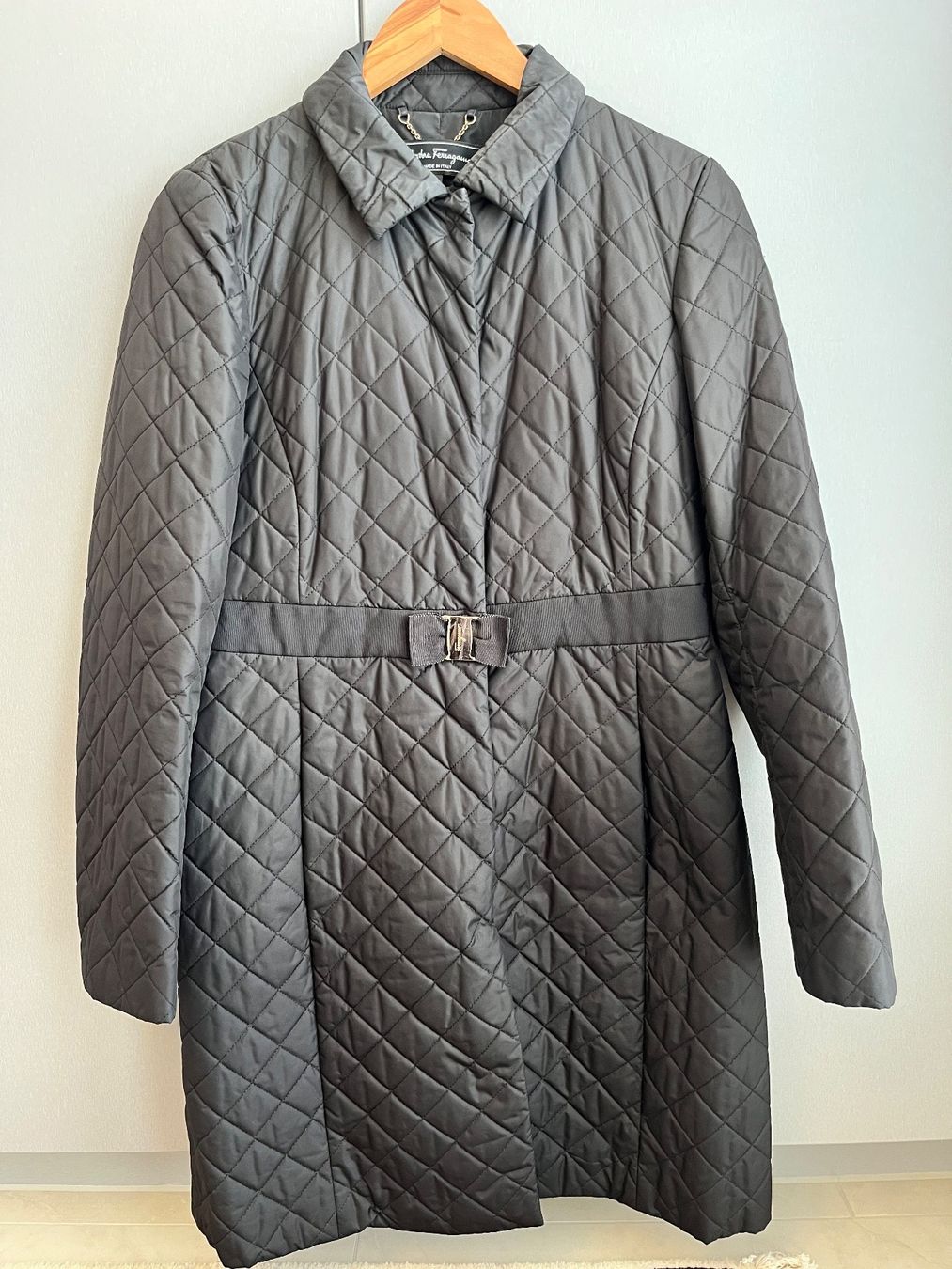 Salvatore Ferragamo Cappotti: Salvatore Ferragamo Damen Steppmantel Gr. 36 – Usato da Bonstetten venduto da kosamui303