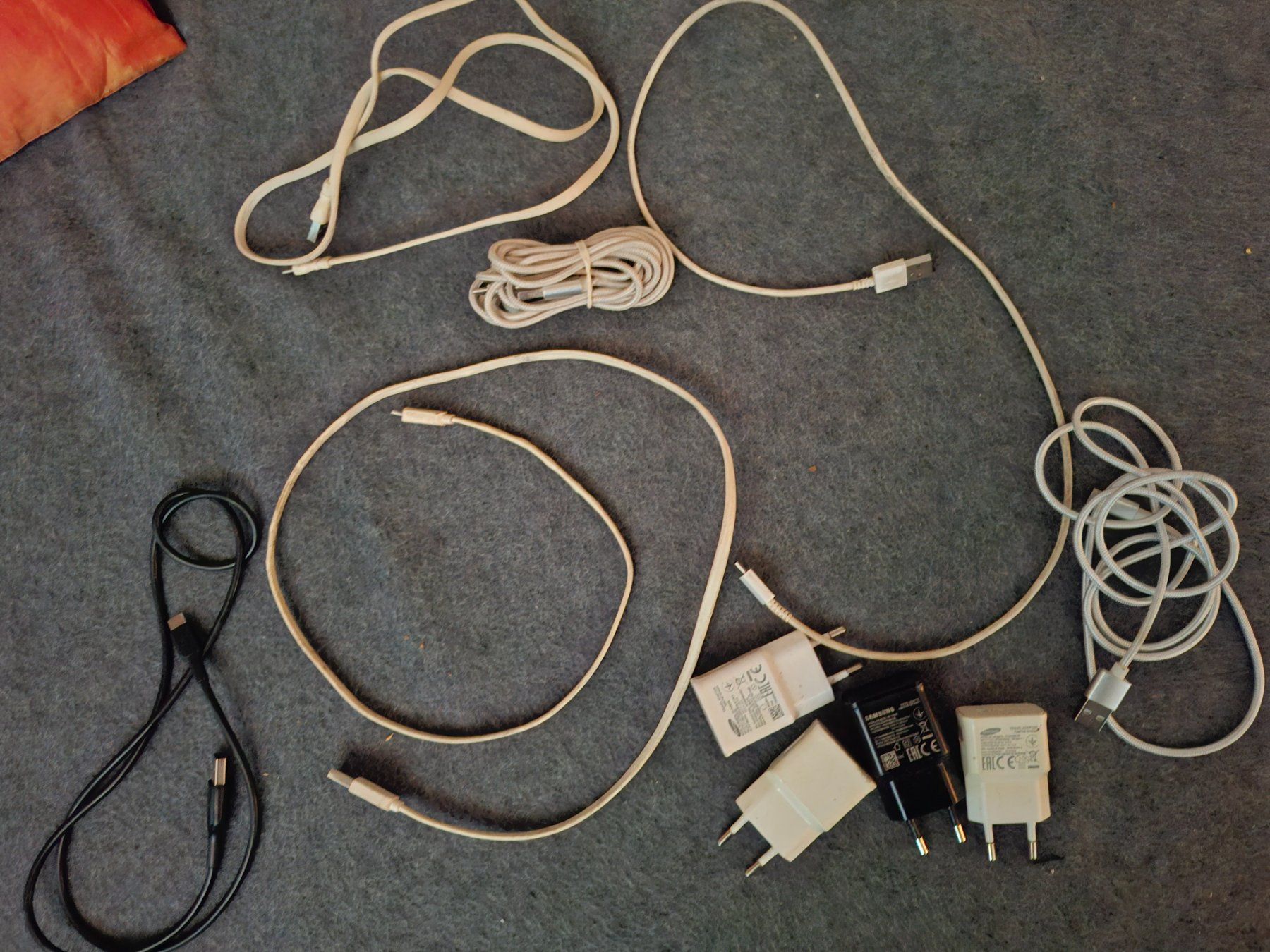 Câbles: 5 USB-C Kabel, 1 USB Kabel und 4 USB Adapter – D'occasion à Baden par rocket85