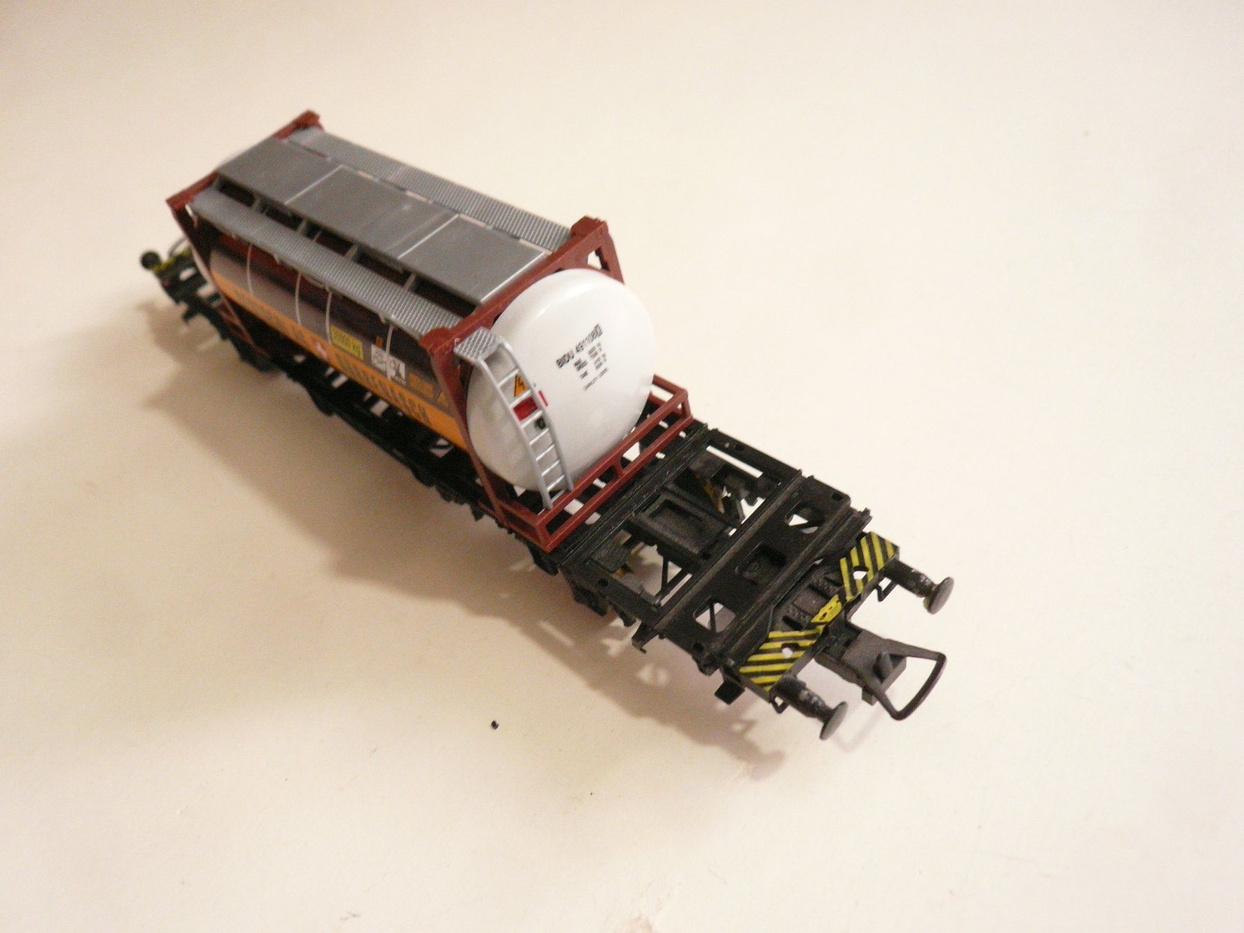 Modellini di ferrovie: RÖWA H0 DC RUNGENWAGEN MIT BÄRTSCHI CONTAINER – Usato da Pfaffnau venduto da nolff 2
