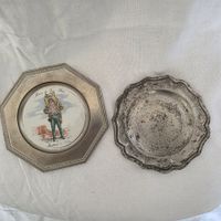 2er-Set dekorative Zinnteller / Wandteller (Vintage)