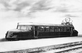 Lausanne (VD) Triebwagen Roter Pfeil SBB stromlinienförmigem