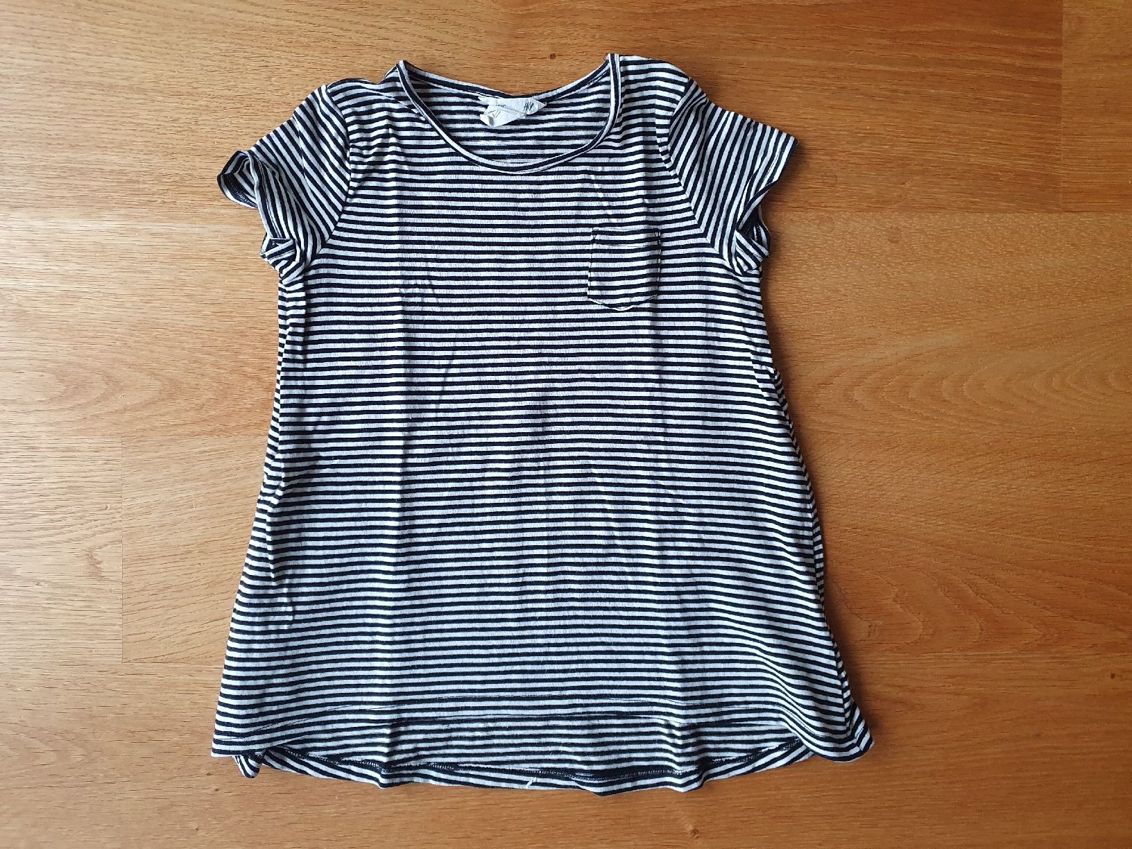 H&M Blusen, T-Shirts & Tops: T-Shirt Gr. 122/128 – Gebraucht aus Villars-sur-Glâne von richardette
