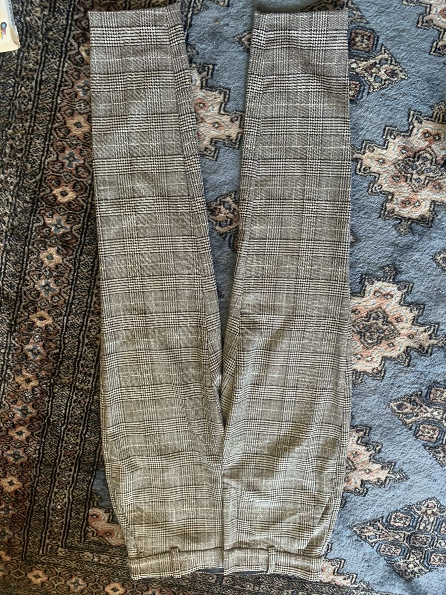 Zara Pantaloni: 4 ZARA hose / 1 H&M Hose – Usato da Gutenswil venduto da Bregenzer8610 8
