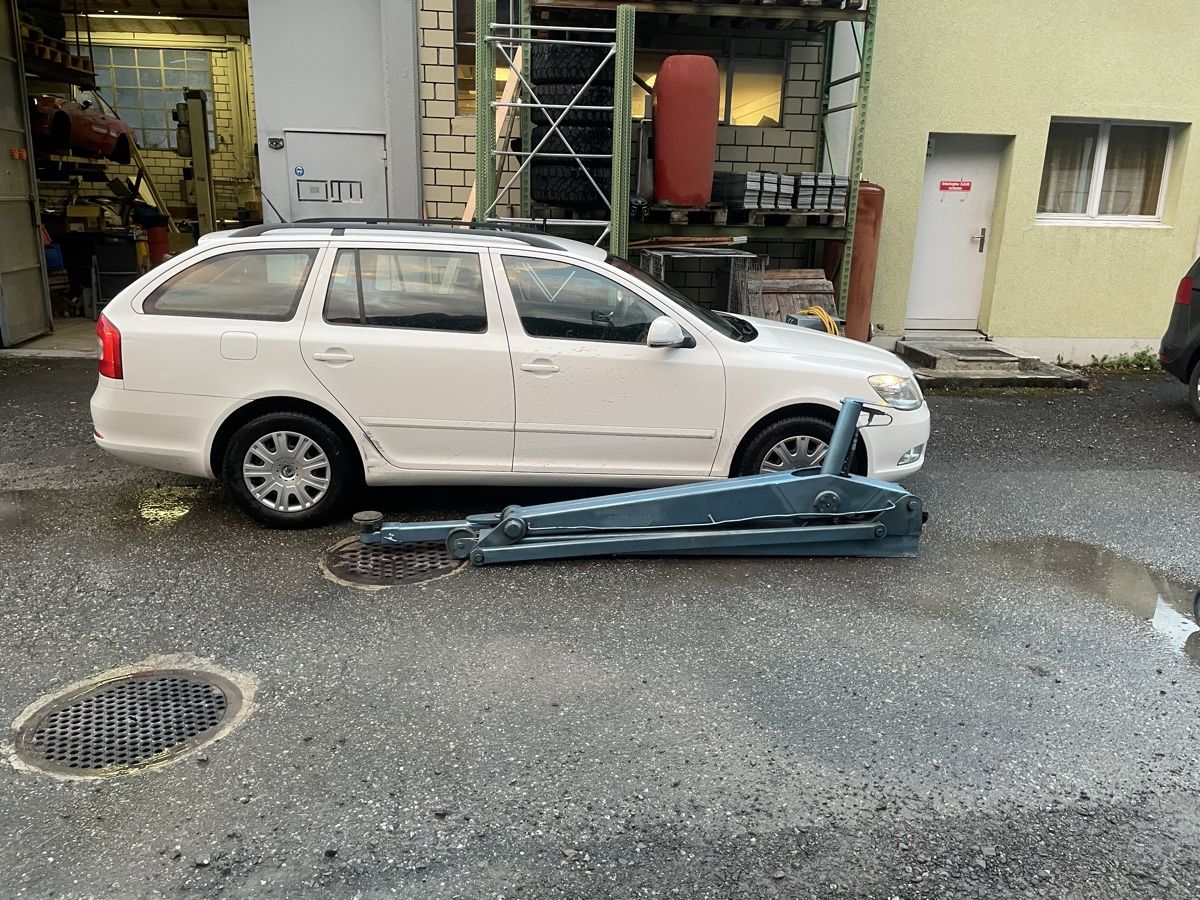 Ponts élévateurs & Crics: Parklift Autolift Hebebühne Autohebebühne – D'occasion à Altdorf UR par mG_a75_5 1