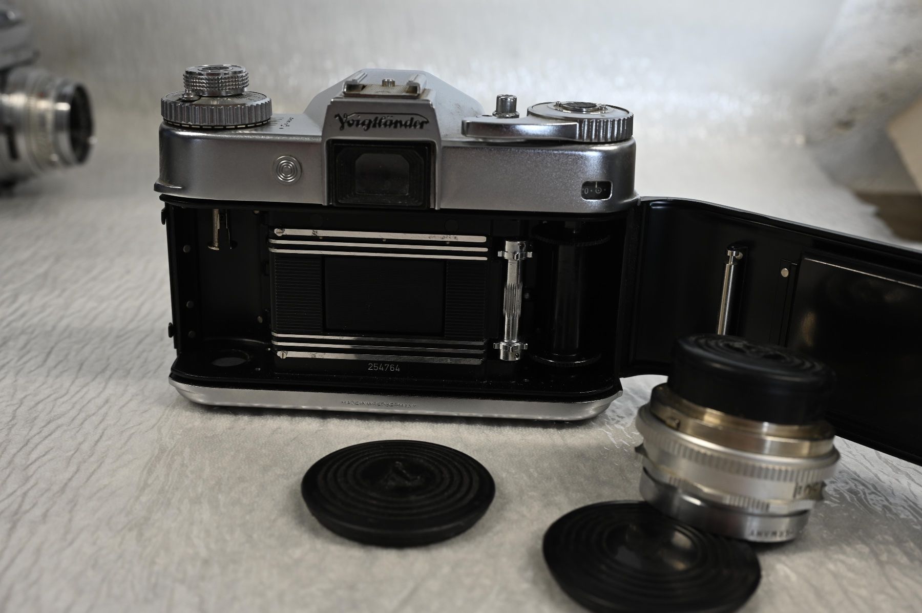Voigtländer Fotocamera: Voigtlander Bessamatic 50mm f2.8 – Usato da Prévonloup venduto da NOKIN.PH 1