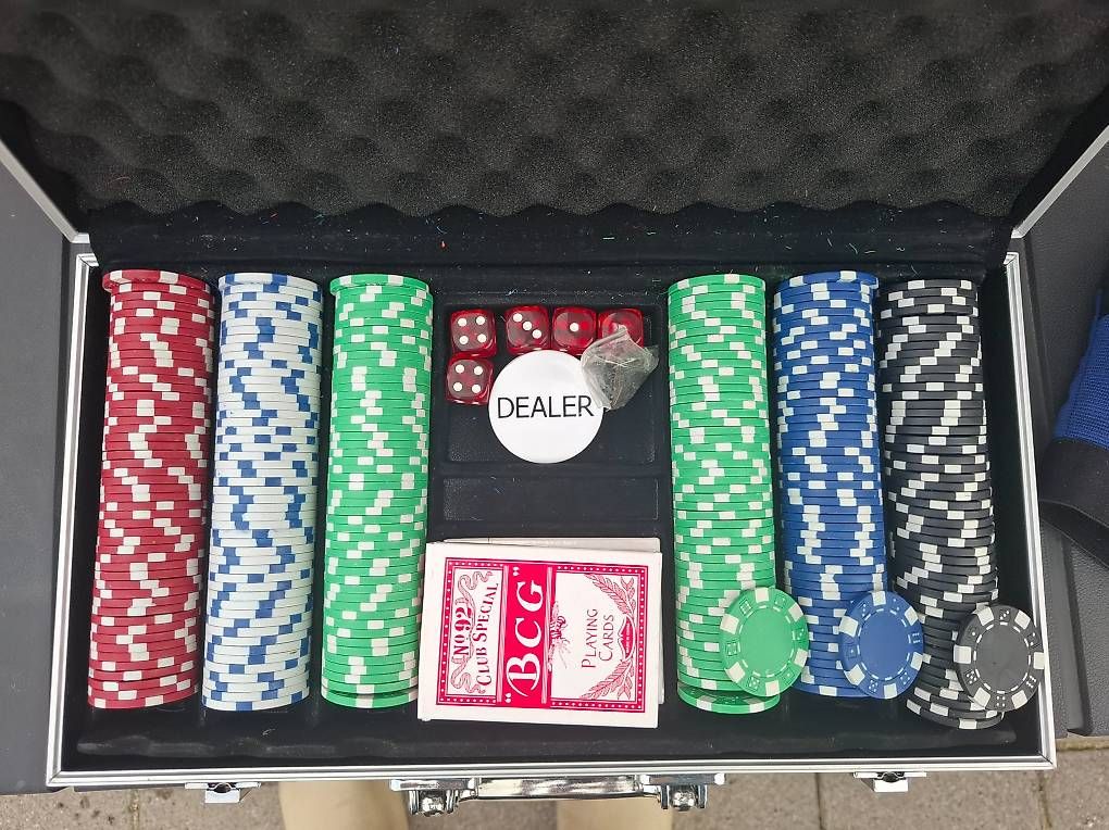 Jeux: Pokerkoffer – D'occasion à Zihlschlacht par ena_n99x