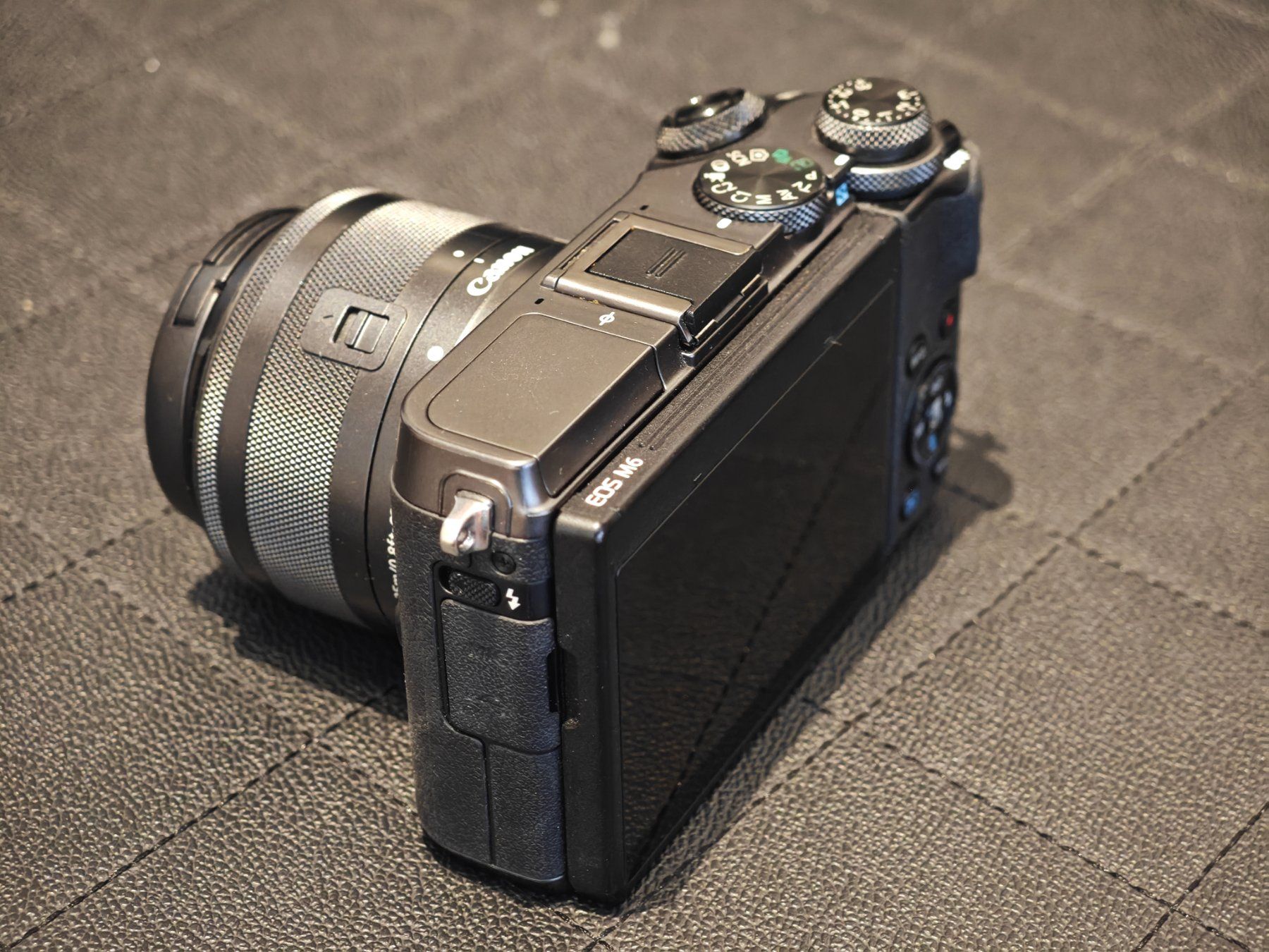 Canon Kamera: Canon EOS M6 15-45mm Kit mit EOS EF Adapter - neuwertig – Gebraucht aus Freienbach von Xyzchristianxyz 3