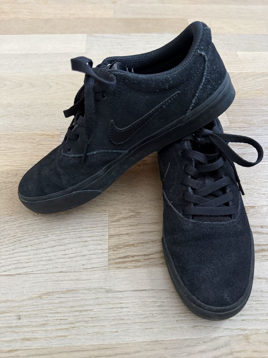 Nike Chaussures femmes: Nike Sneaker schwarz Grösse 40.5 – D'occasion à Rubigen par Elmacino 2