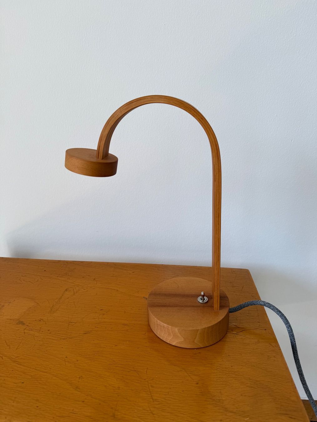 Lampade: Tischlampe Kirschholz – Usato da Luzern venduto da Mamutpe