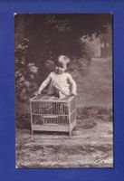 ENFANT - Petit fille et cage à oiseau