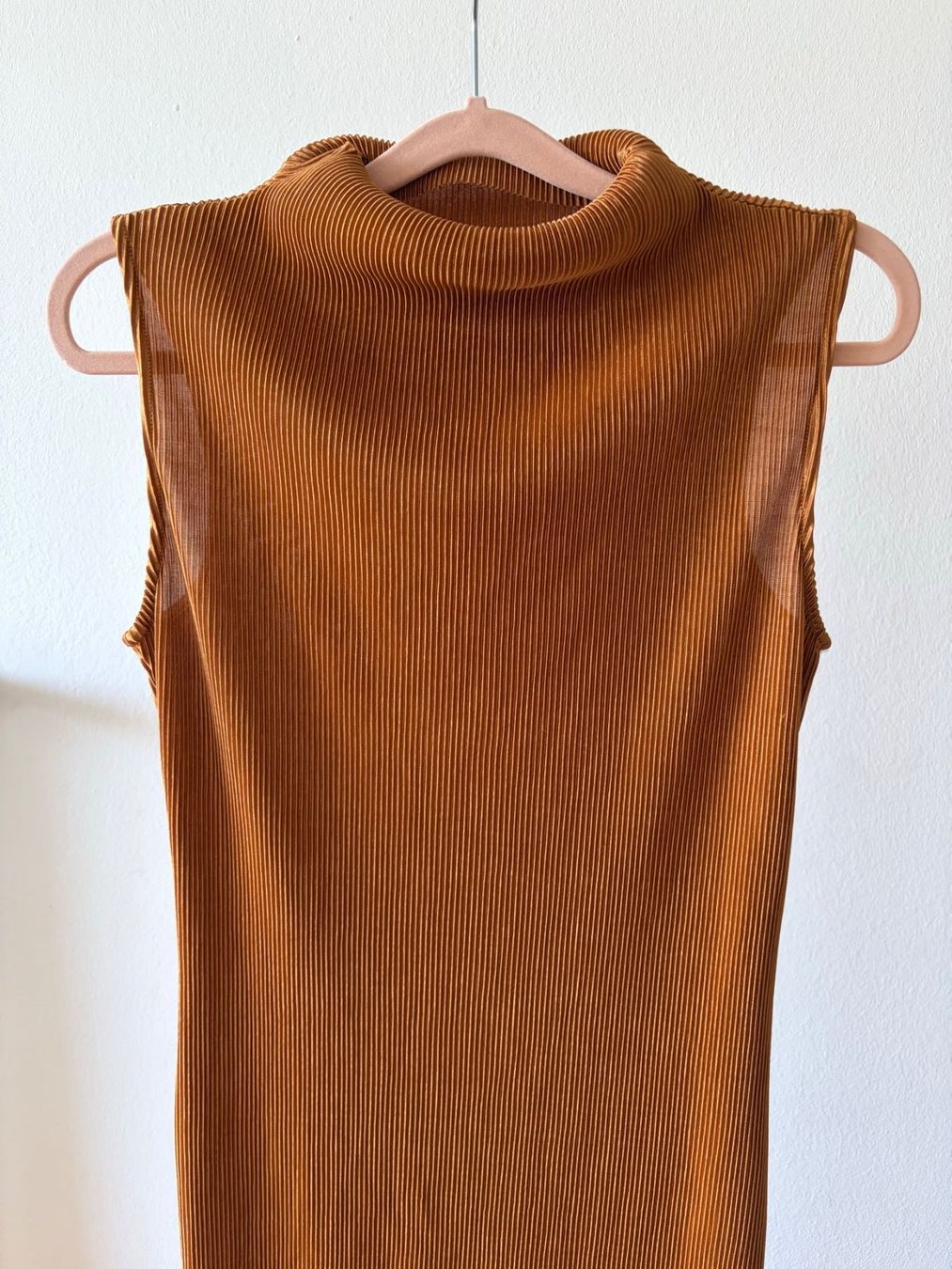 Kleider: Geripptes Kleid gold, ärmellos, Grösse S – Gebraucht aus Aarau von Better_Buy_From_Stef 2