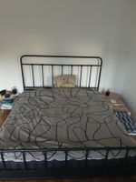 Lit avec sommier à lattes + matelas 180x200 cm