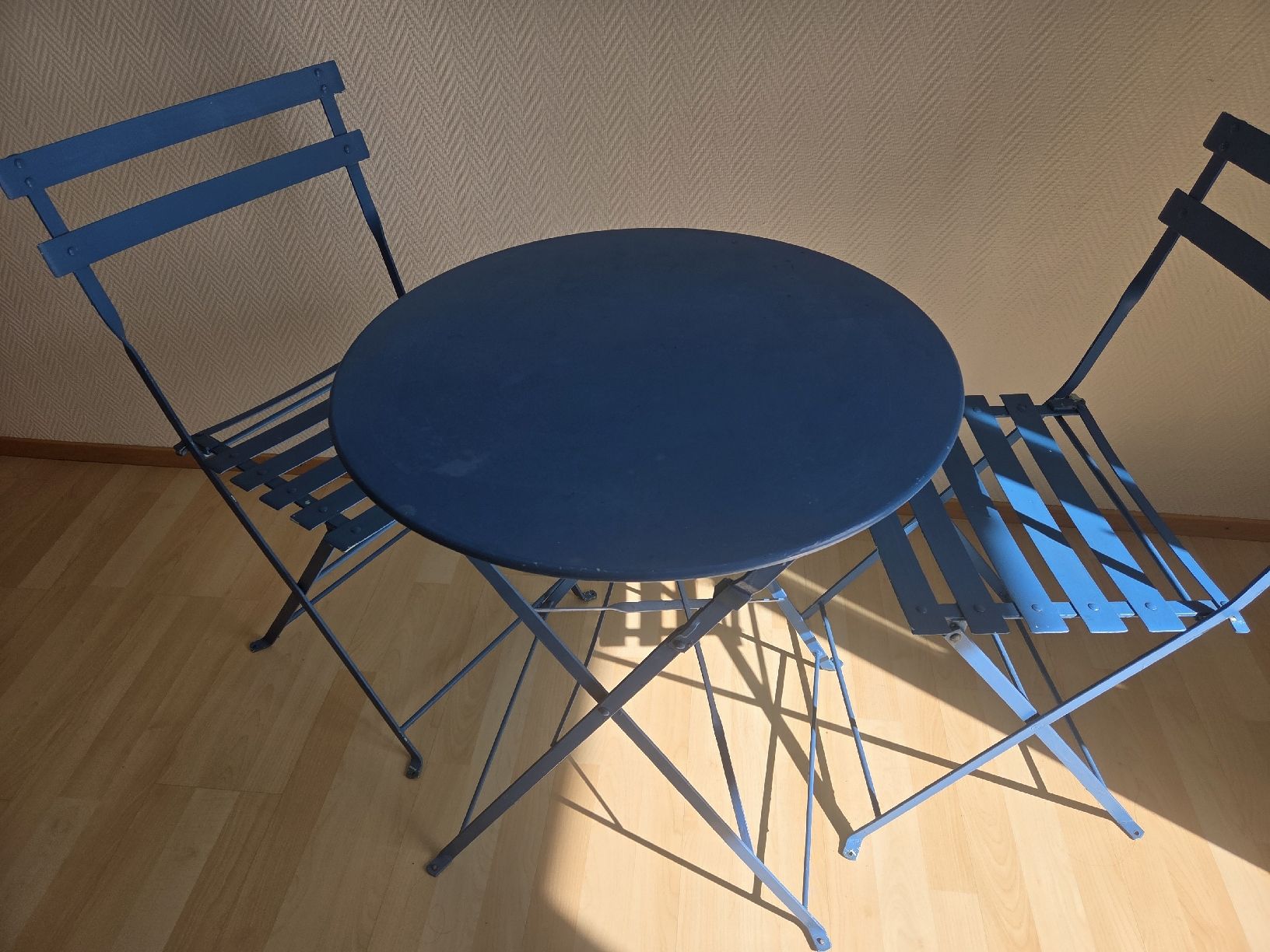 Tische: Tisch + 2 Stühle  – Gebraucht aus Zürich von vec_6r9d 2