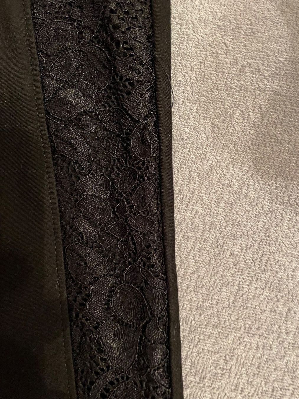 Pantaloni: Schwarze Stoffhose mit seitlicher Spitze Gr.XL – Usato da Zürich venduto da venusandmars 2