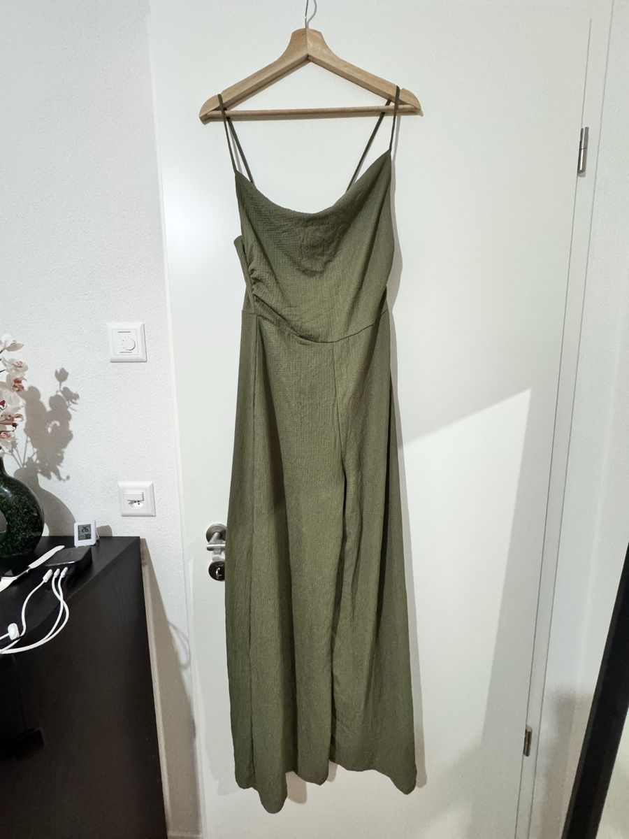 Vestiti: Robe longue Stradivarius vert olive taille M – Nuovo (secondo la descrizione) da Crissier venduto da deb_xd9b
