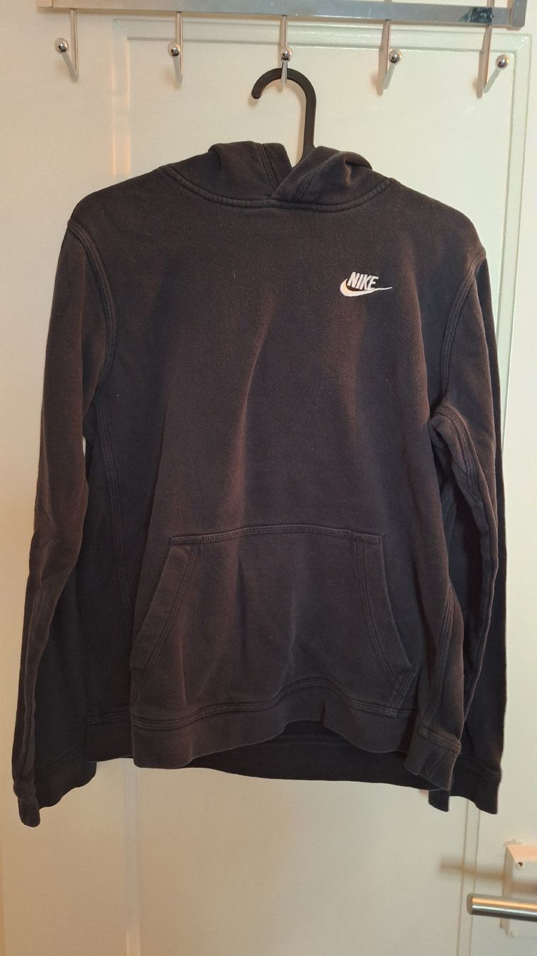 Nike Maglioni & Felpe: Nike Kapuzenpullover schwarz – Usato da Winterthur venduto da _lxeah