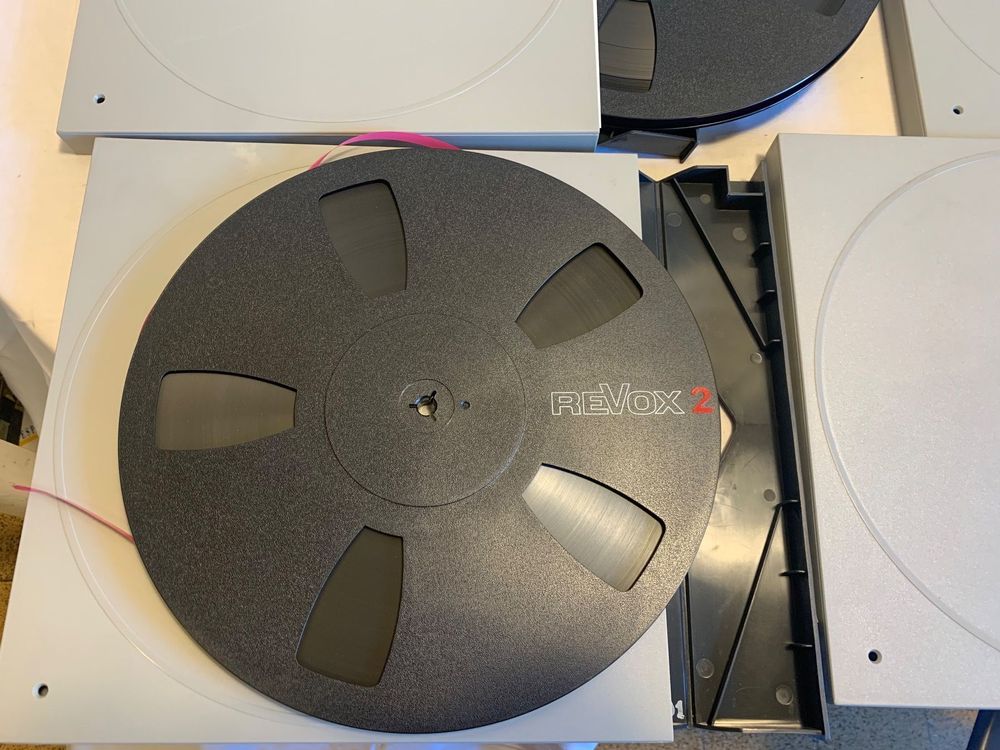 LOT DE 2 BOBINES METAL ALU ROUGE 18CM REVOX + BOITIERS POUR