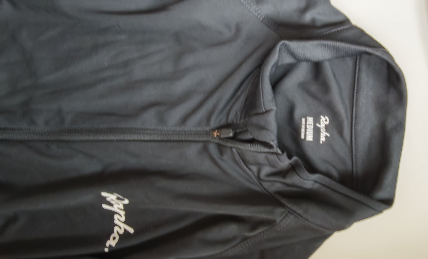 Rapha Leibchen & Hosen: Rapha Core Trikot, Schwarz, Grösse M. – Gebraucht aus Oetwil am See von mountaintosurf 1