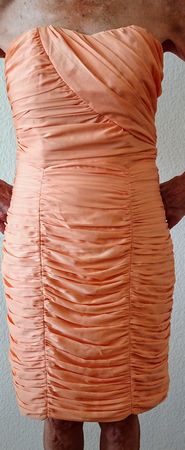 Cocktailkleid schulterfrei knielang apricot Gr. 38