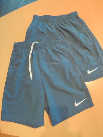 2 Kurze Sporthosen Nike