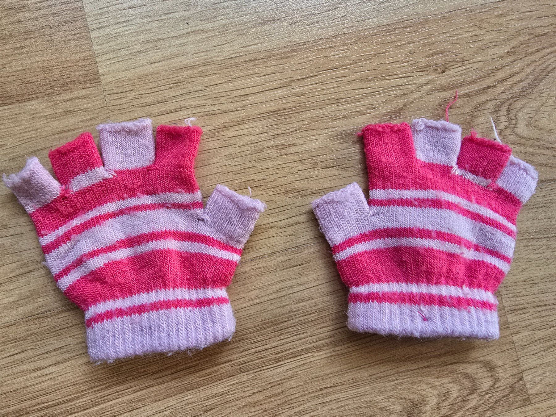 Guanti: Fingerlose Handschuhe, Grösse ca. 4-5 Jahre – Usato da Büttikon AG venduto da Amineah