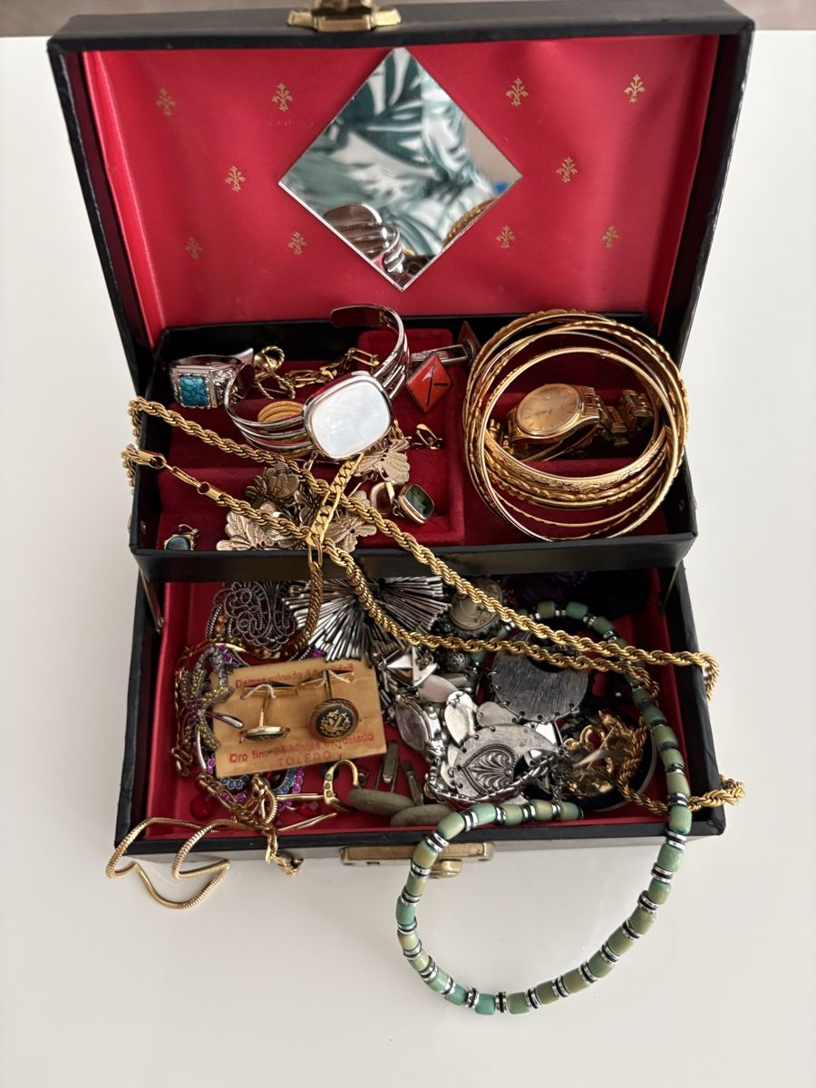 Autres bijoux: Schmuckschatulle mit viel Schmuck – D'occasion à Basel par tar92 5