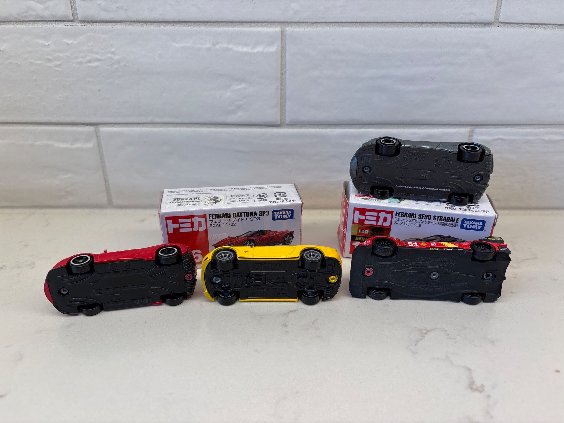Hot Wheels Modellini d'auto: Hotwheels &Tomica lot Ferrari 1/64 – Usato da Gollion venduto da Hampton 2