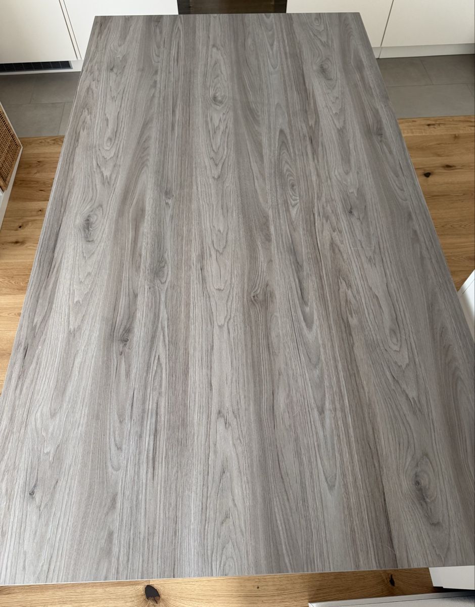 Tische: Esstisch (Tischplatte Holzoptik) – Gebraucht aus Gossau SG von laura_dema 1