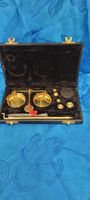 Präzisionswaage mit Gewichten im Koffer Gold Messinstrument