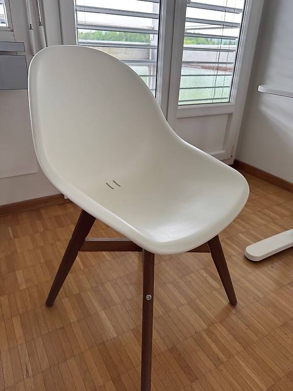 Scrivanie: BEKANT IKEA Tisch ink. Stuhl  – Usato da Zürich venduto da Chanaira 4