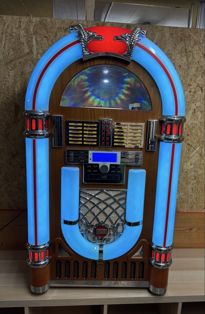 Musiktruhen: Jukebox Ricatech RR2100 – Gebraucht aus Zug von Deks 7