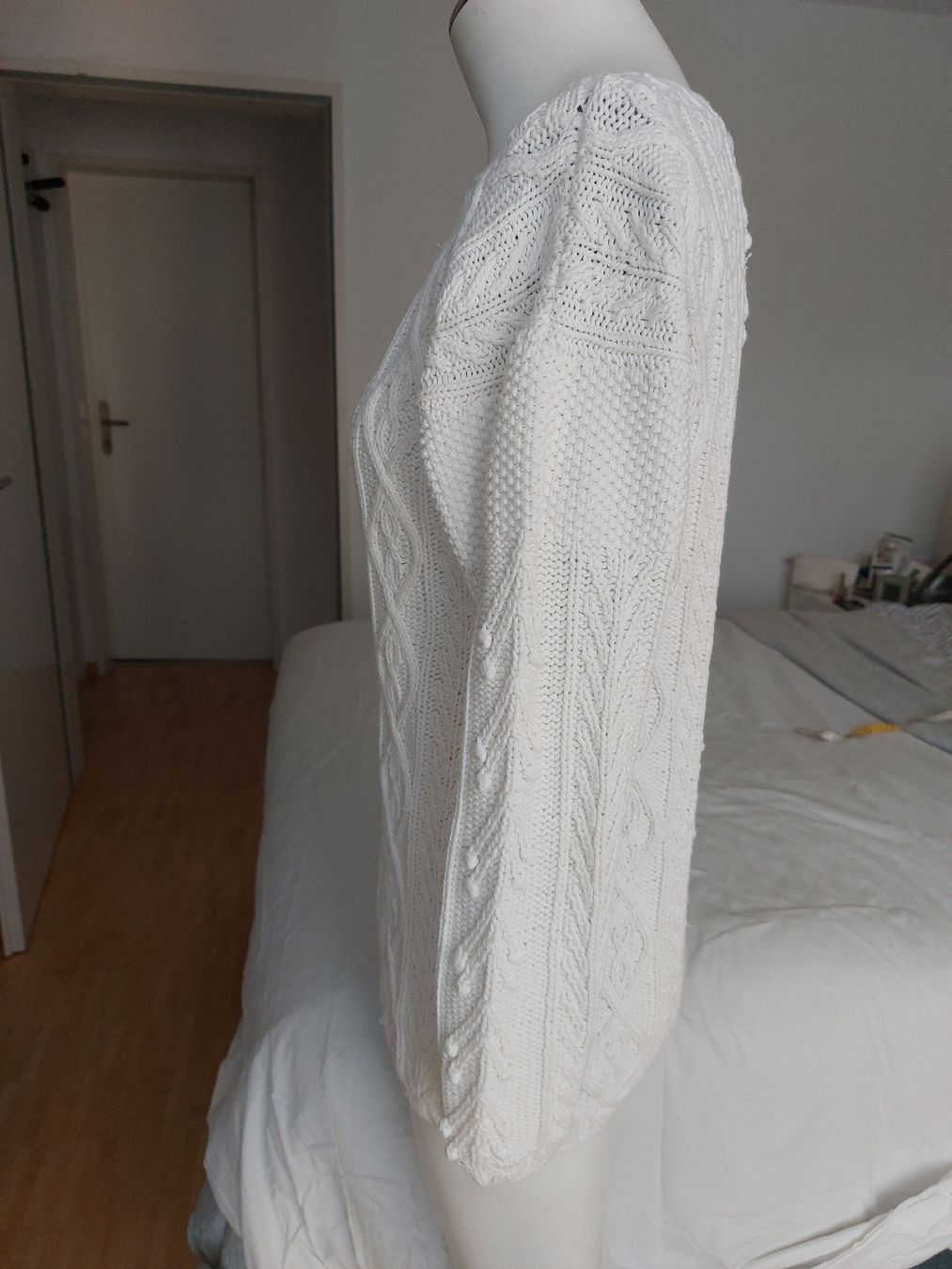 Pullover & Sweatshirts: Schönes weisses Strickpullover, Zopfmuster, Grösse S – Gebraucht aus Thun von Alexanna 4