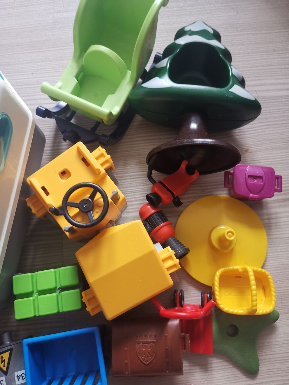 Playmobil Giocattoli: Playmobil Raumstation, Figuren usw. – Usato da Effretikon venduto da Superkarin7 4